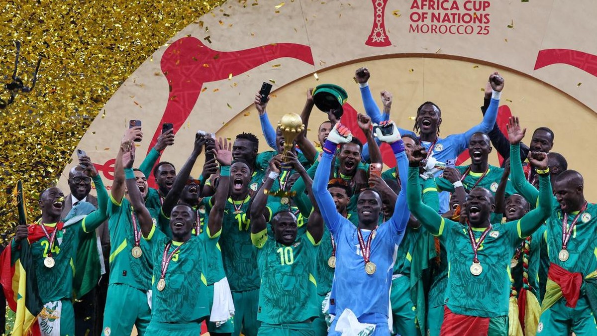 Senegal raih trofi Piala Afrika kedua usai mengalahkan Maroko di final 2025. (REUTERS/Amr Abdallah Dalsh)