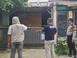 Polisi Olah TKP Suami Bunuh Istri di Sukaraja Bogor