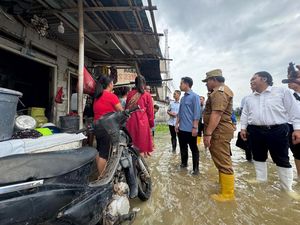 Video: Momen Gibran Tinjau Banjir di Karawang Barat