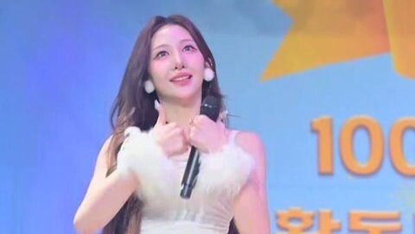 Transformasi Idol KPop 15 Tahun Terlihat Dewasa dari Usianya, Diduga Oplas