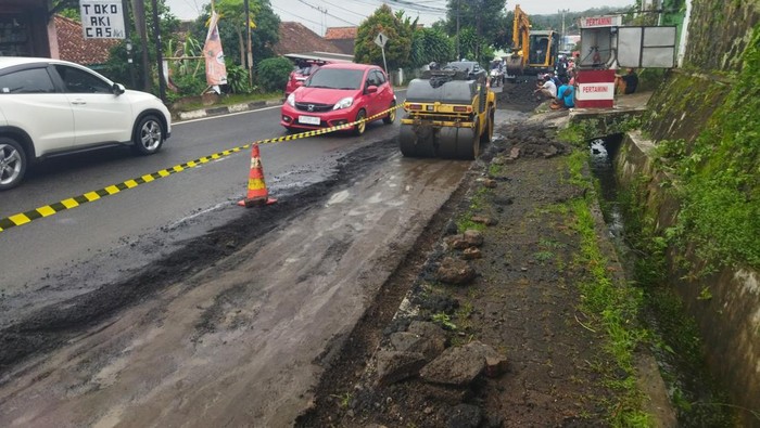 20 Ruas Jalan Rusak di Pandeglang-Cipacung Diperbaiki