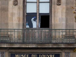 Dunia Hari Ini: Media Prancis Rilis Rekaman Keamanan Perampokan Louvre