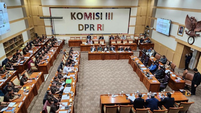Jaksa Agung Rapat Bareng Komisi III DPR