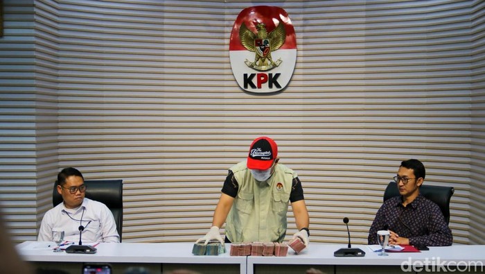 KPK Tetapkan Wali Kota Madiun Tersangka Kasus Suap Proyek