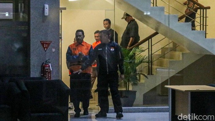 Mayor Madiun Maidi Bantah Terima Gratifikasi: Kasus KPK