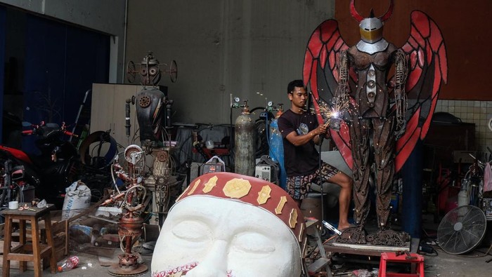 Limbah Besi Jadi Patung Seni di Solo