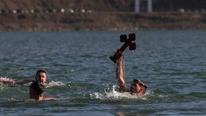 Lomba Renang Epifani Jadi Simbol Iman Ortodoks Serbia Kosovo