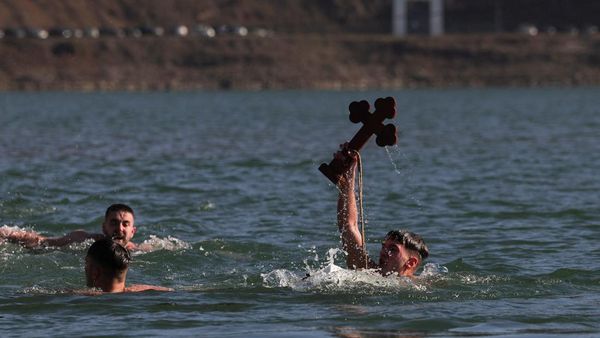 Lomba Renang Epifani Jadi Simbol Iman Ortodoks Serbia Kosovo