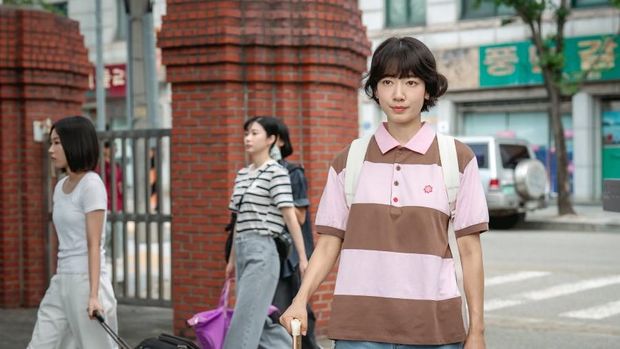 Penampilan Park Shin Hye dalam drama Korea Undercover Miss Hong.