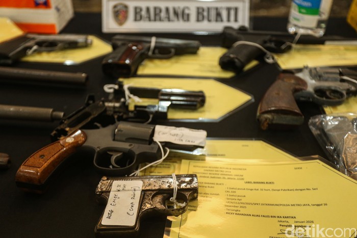 Sindikat di Sumedang Jual Senpi Ilegal Online via PO