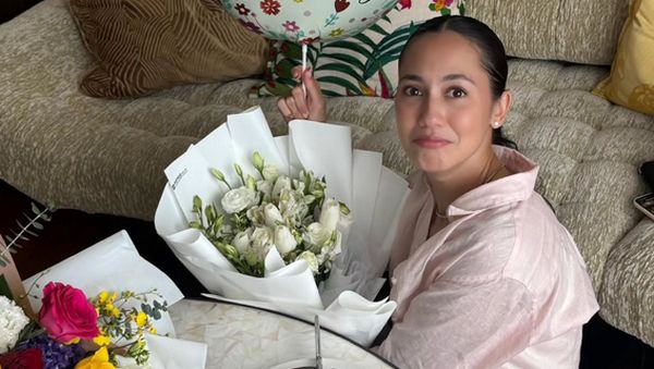 Cantiknya Natural! Potret Pevita Pearce Bikin Pizza hingga Racik Matcha