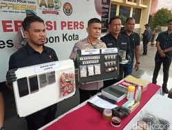 Polisi Bongkar Rumah Kos Produksi Tembakau Sintetis di Cirebon