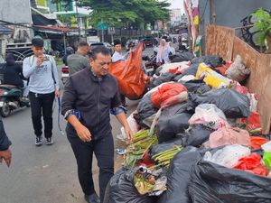 SD di Ciputat Keluhkan Bau Sampah di Sekolah, Polisi Bantu Angkut