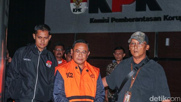 Potret Bupati Sudewo Berompi Oranye Usai Ditetapkan Tersangka Pemerasan
