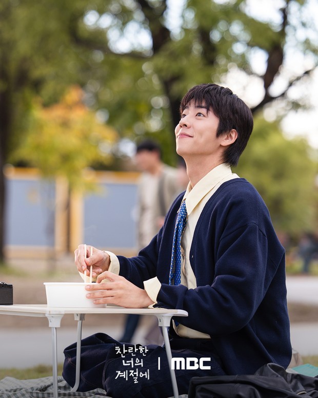 Kepribadian Chae Jong Hyeop dalam drama 'In Your Radiant Season' diibaratkan seperti sinar mentari yang cerah dipagi hari. Hal tersebut dikarenakan auranya yang cerah ditunjang dengan kepribadian hangat.
