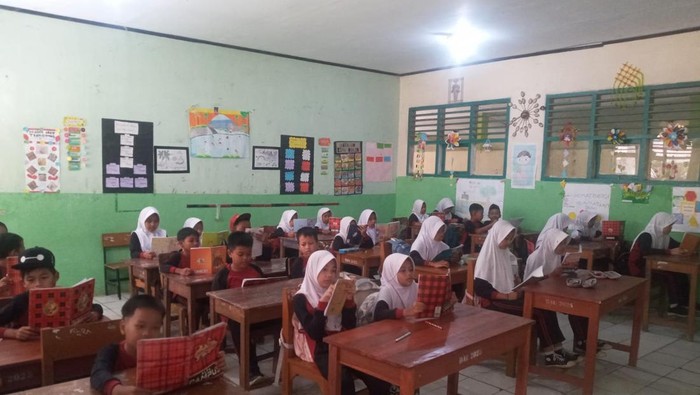 Ahli Waris Buka Segel SDN di Pandeglang, Siswa Kembali Belajar di Sekolah