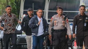 Terjaring OTT, Bupati Pati Sudewo Tiba di Gedung KPK