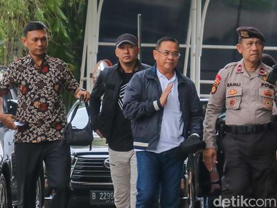 Terjaring OTT, Bupati Pati Sudewo Tiba di Gedung KPK