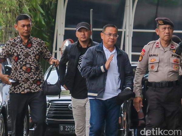 Terjaring OTT, Bupati Pati Sudewo Tiba di Gedung KPK