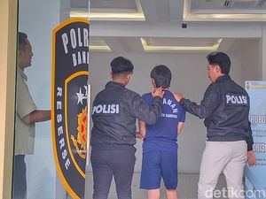 Tersinggung Tatapan, Beco Gorok Leher dan Bakar Pria di Bandung