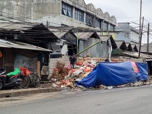 Status Darurat Berakhir, Tumpukan Sampah Masih Terlihat di Ciputat Tangsel