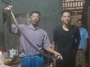 Ular Kobra Ngumpet di Rak Piring Warga Klaten Usai Telan 2 Telur Ayam