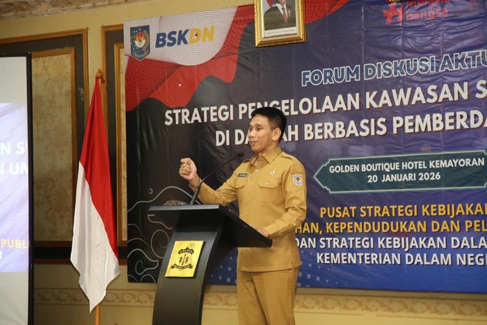 Wamendagri Dorong Pengelolaan Stadion Sepak Bola Berdayakan UMKM