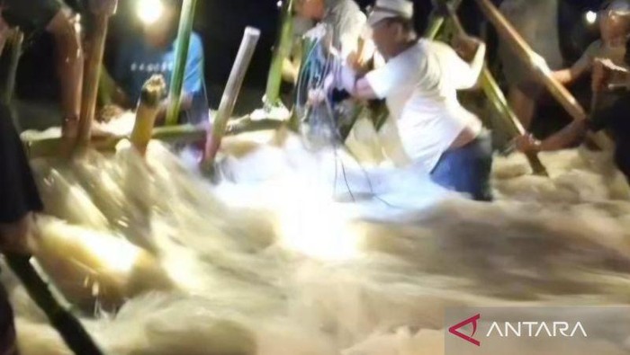 Tanggul Citarum di Muaragembong Jebol, Ratusan Rumah Terendam Banjir