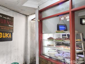 Warnas Babeh Kurnia, Andalan Mahasiswa di Dipatiukur Bandung Sejak 1993