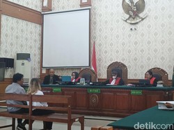 Kasus Blue Safir 2 Kg di Bali, WN Ukraina Minta Keringanan Hukuman