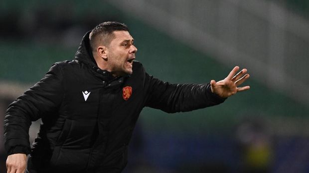 Bulgaria's coach Aleksandar Dimitrov  reacts during the  FIFA World Cup 2026 European qualification football match between Bulgaria and Georgia at the Vassil levski stadium, in Sofia, on November 18, 2025. (Photo by Nikolay DOYCHINOV / AFP)