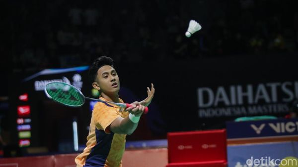 Alwi Farhan Tampil Perkasa, Melaju ke 16 Besar Indonesia Masters 2026