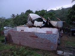 24 Rumah di Lombok Barat Rusak Diterjang Angin Kencang
