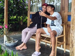 Unik! Betrand Peto Cosplay Maling-Superman demi Bangunkan Ruben Onsu Sahur