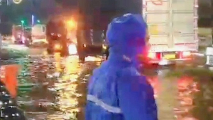 Banjir di 5 Kecamatan Situbondo, Jalur Pantura Tergenang