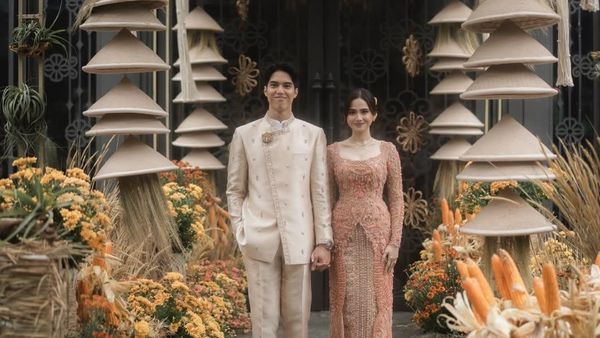 Foto-foto Lamaran El Rumi dan Syifa Hadju