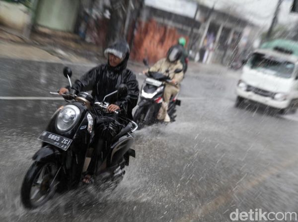 Hujan Deras Diprediksi Sampai 23 Januari di Jabodetabek