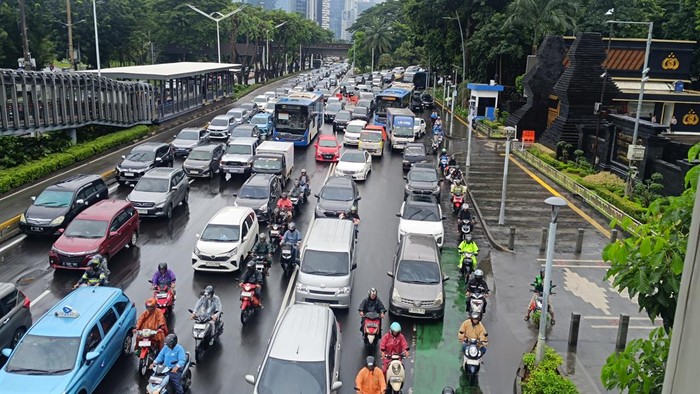 Demo di Jalan Sudirman Meningkatkan Macet Senayan Siang Ini