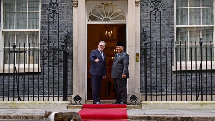 Prabowo Diterima di Downing Street oleh Larry the Cat