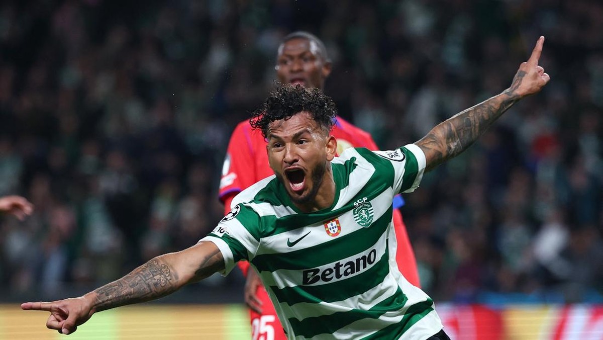Striker Sporting CP, Luis Suarez, merayakan gol ke gawang PSG. (Foto: Pedro Nunes/REUTERS)