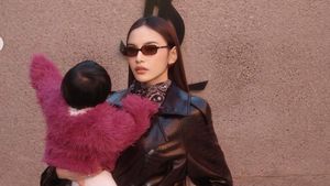 Gaya Mahalini saat Liburan di Maroko, Tetap Stylish Sambil Gendong Anak