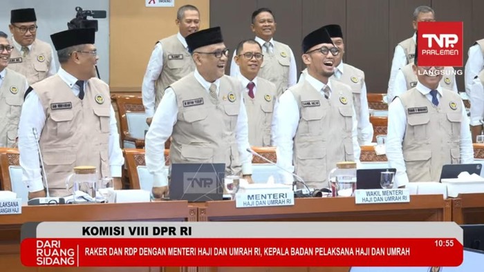Menteri Haji Umrah Paparkan Seragam Baru Petugas Haji 2026