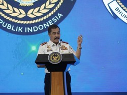 Hari Bakti Imigrasi, Menimipas Serahkan 20.000 Bibit Kelapa ke Pemkot Tangerang