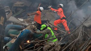Menyisir Puing Gul Plaza, Pencarian Korban Hilang Usai Kebakaran Maut di Karachi