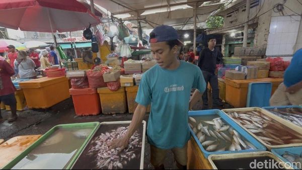 Harga Ikan di Surabaya Melonjak Imbas Cuaca Ekstrem