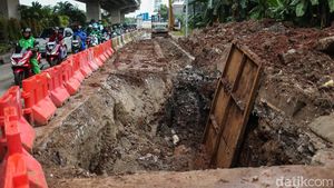 Proyek Galian Muncul Lagi, Kemacetan Parah Kembali Terjadi di Caman Bekasi