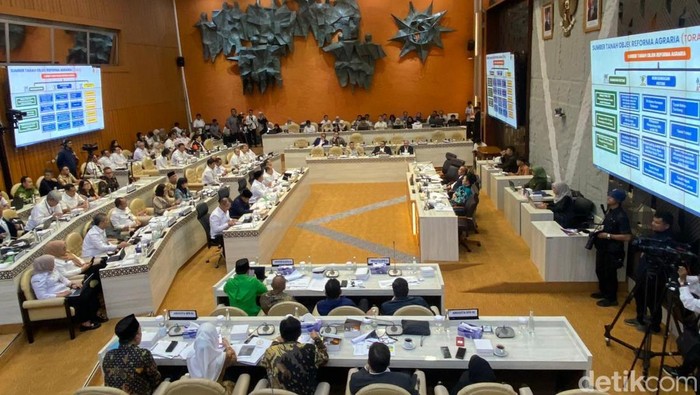 Rapat Perdana Pansus Reforma Agraria Dipimpin Saan, Mendes-Menteri ATR/BPN Hadir