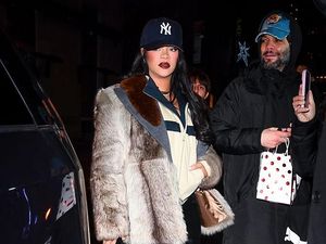 Dilanda Panik, Rihanna Perketat Keamanan Usai Rumah Dihujani 10 Tembakan