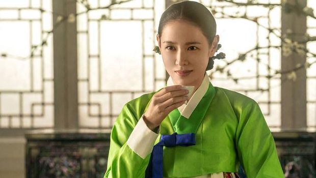 Penampilan Son Ye Jin dalam drama Korea terbaru Netflix 2026 The Scandal.