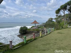 Siasat Memoles Pantai Batuhiu Lebih Nyaman